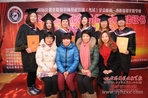   新形象攝影化妝美容機(jī)構(gòu)左一：候萍老師，盼盼老師、肖麗老師、燕子老師為獲