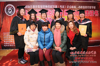   新形象攝影化妝美容機(jī)構(gòu)左一：候萍老師，盼盼老師、肖麗老師、燕子老師為獲