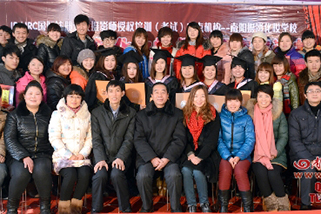新形象攝影化妝美容機(jī)構(gòu)師生合影 