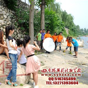 新形象攝影化妝美容學(xué)校被“全球城市旅游小姐”授予指定化妝造型、攝影攝像機構(gòu)！