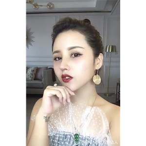 邋遢學生妹秒變蹦迪女郎  化妝的魅力不得不服