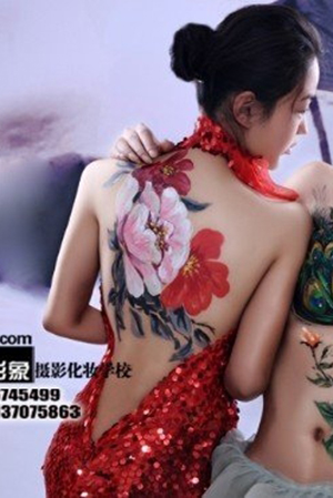 學員人體彩繪展示